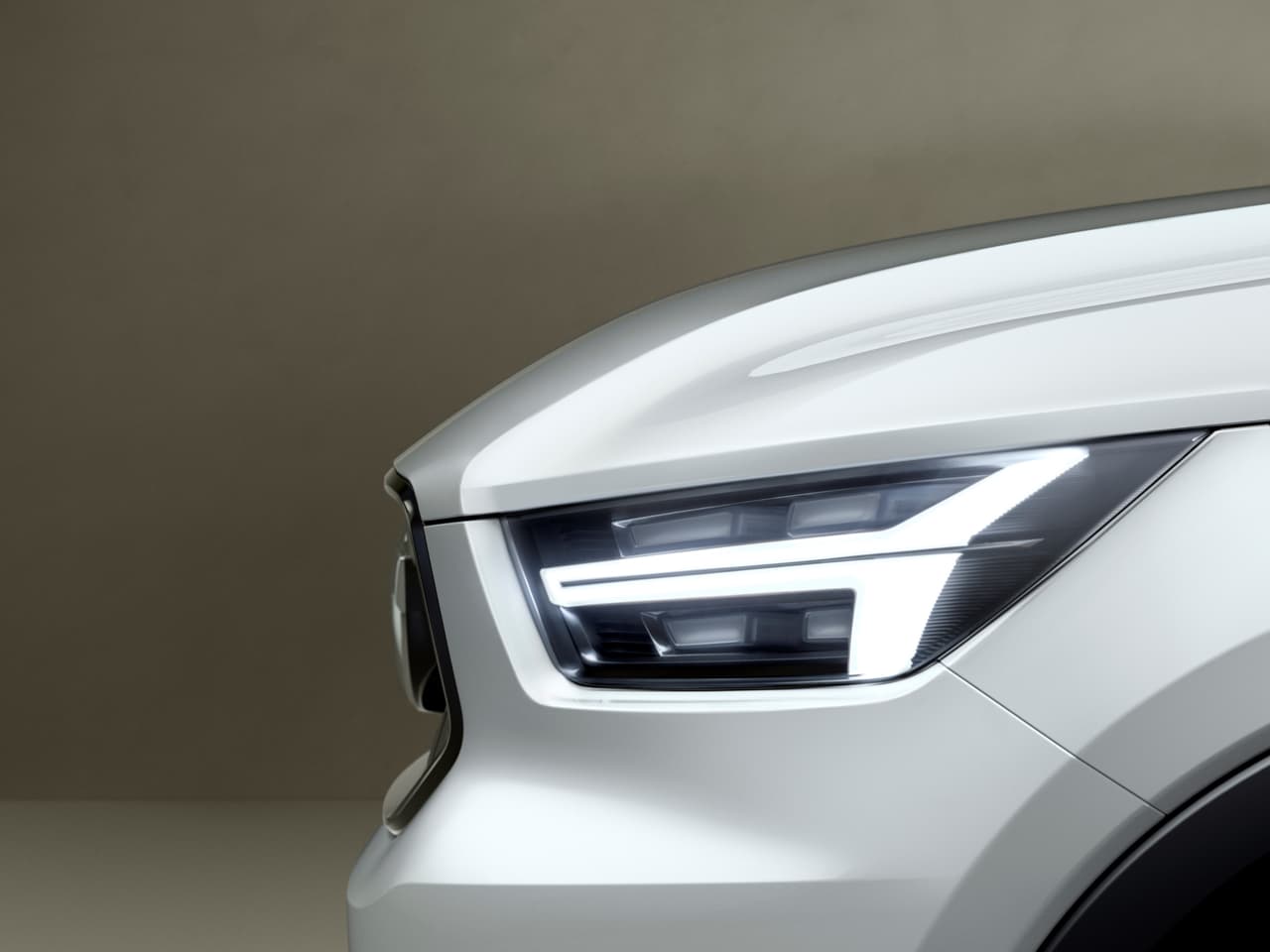 Las luces LED en forma de "T", a las que el equipo de Volvo se refiere como "el martillo de Thor" son una de las nuevas claves de diseño de Volvo que se estrenaron el la actual Volvo XC90.