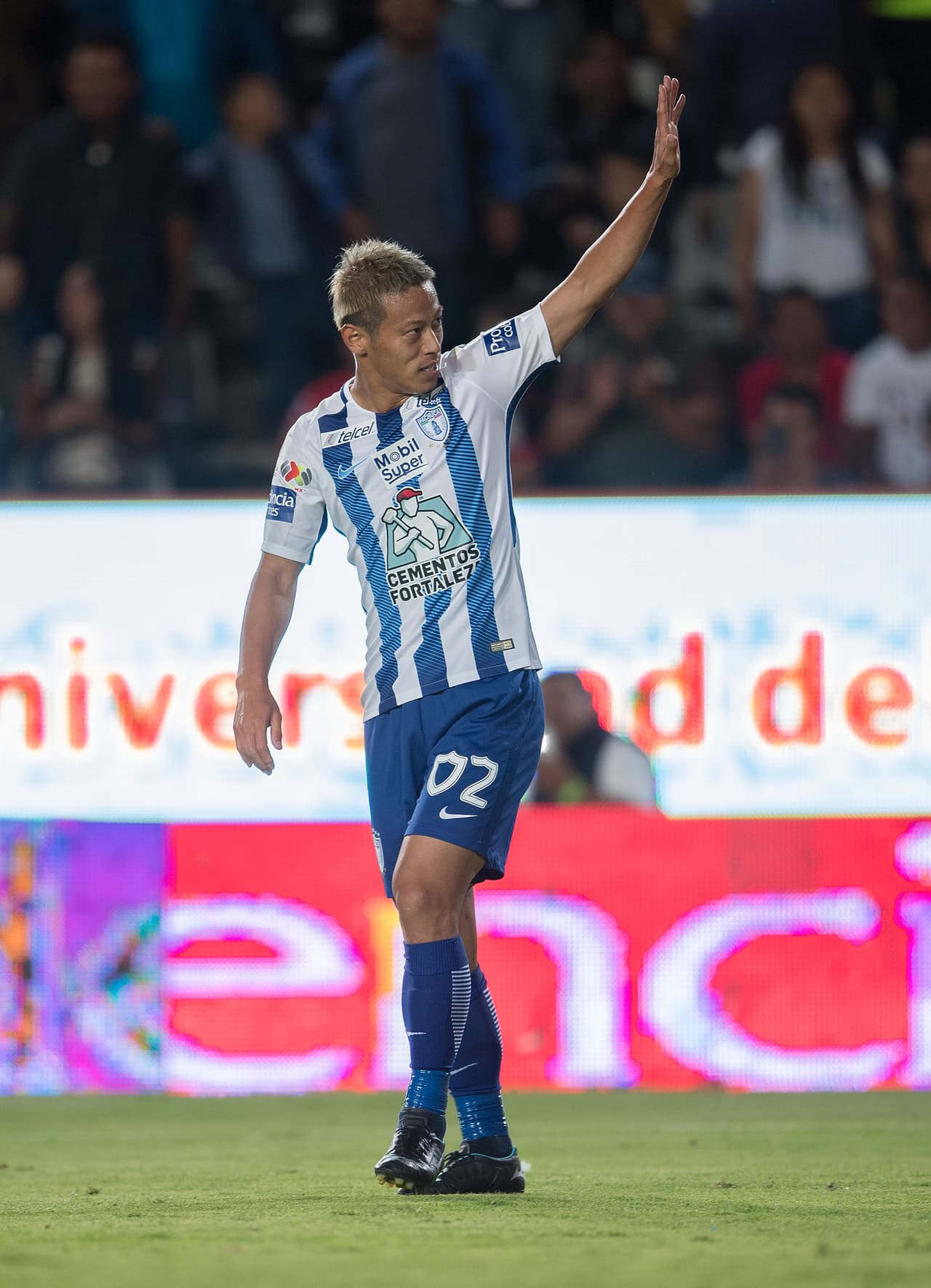 Honda marcó su primer gol en México con un disparo desde fuera del área que se coló cerca del palo derecho al minuto 72.