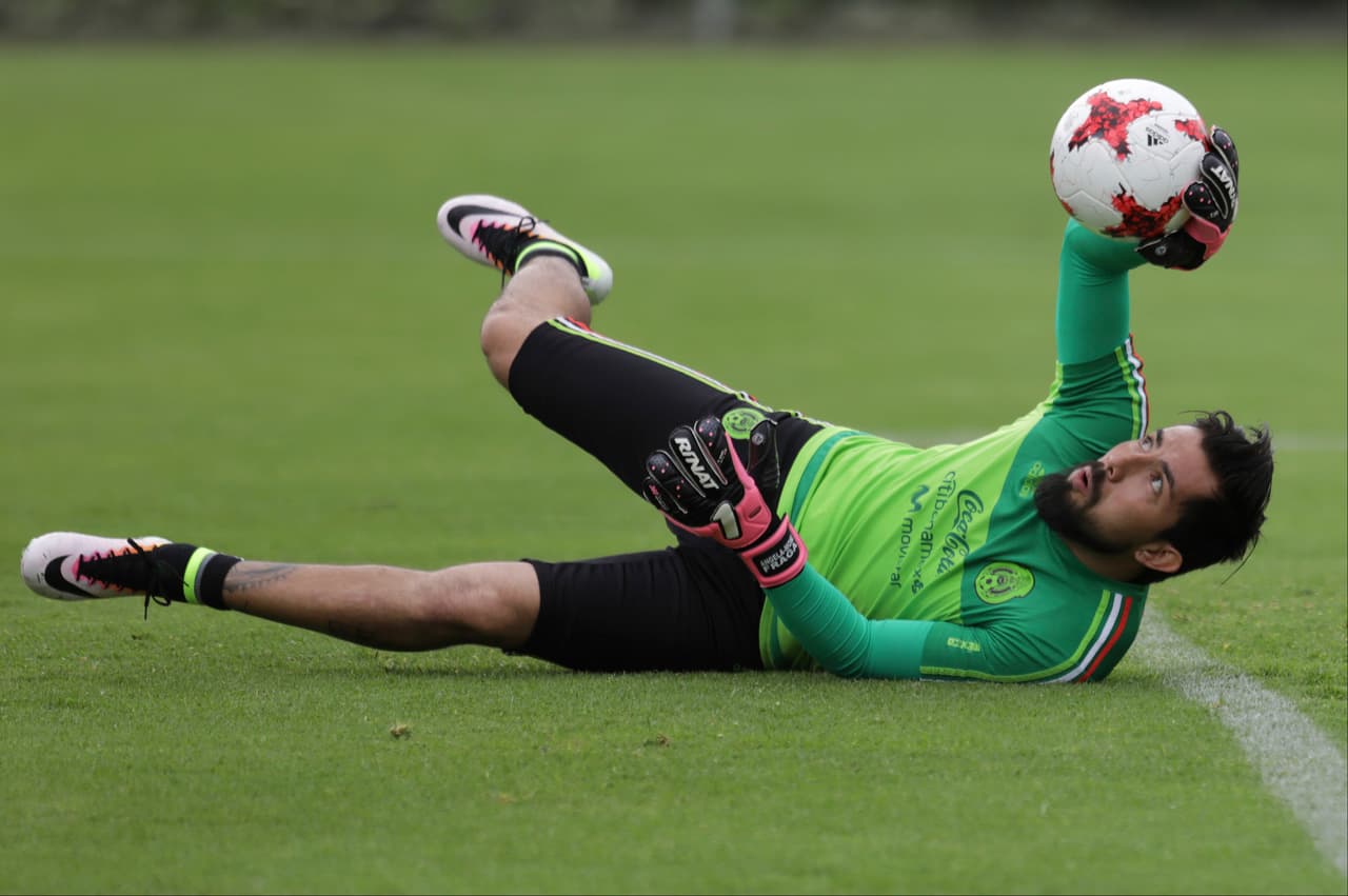 El arquero Miguel Fraga buscará arrebatarle a Muñóz el puesto en el arco y empezar a consolidarse con el 'Tri' para el futuro.