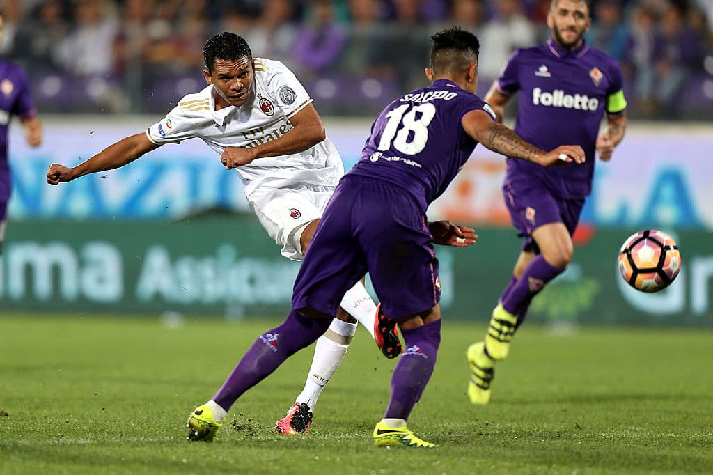 Carlos Salcedo debutó en la Serie A ante el AC Milan.