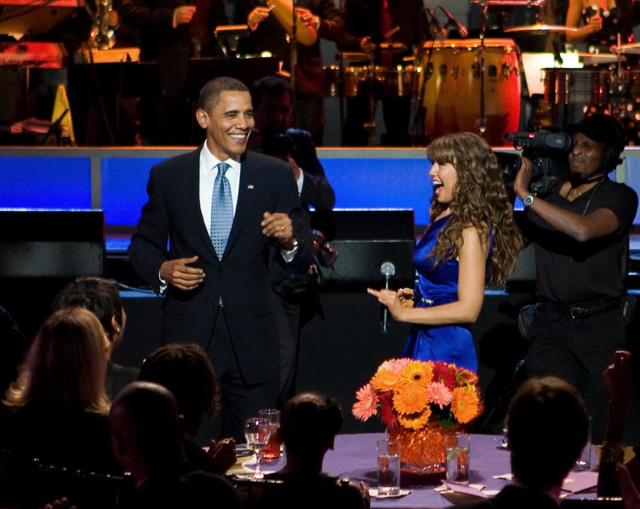 Cuando hizo una Fiesta Latina en la Casa Blanca en 2009 bailó con Thalía.