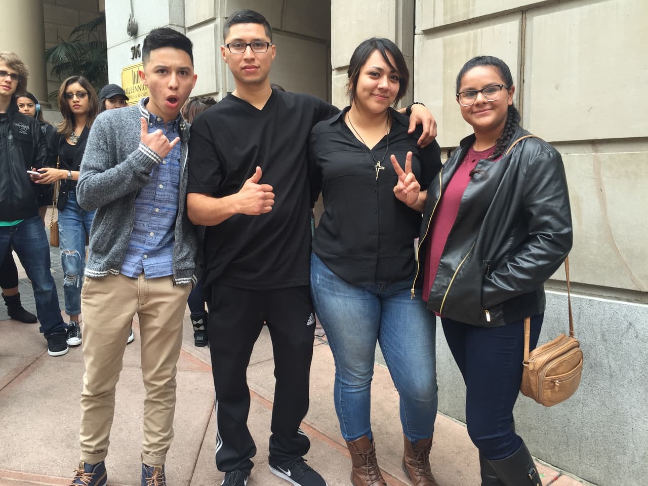 ¡Han sido semanas en búsqueda de los mejores! seis ciudades recorridas, Puerto Rico, Chicago, Houston, Miami, Nueva York y hoy la gira de audiciones termina en Los Ángeles. Nos vamos felices de haber encontrado chicos y chicas con estilo, personalidad y sobretodo talento.