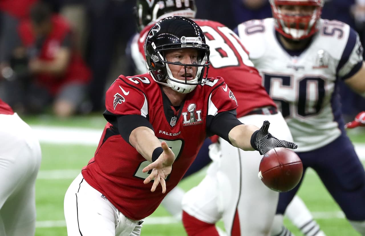 HOUSTON, TX - FEBRUARY 05: Matt Ryan #2 of the Atlanta Falcons hands the ball off during the first quarter of Super Bowl 51 against the New England Patriots at NRG Stadium on February 5, 2017 in Houston, Texas. (Photo by Elsa/Getty Images)