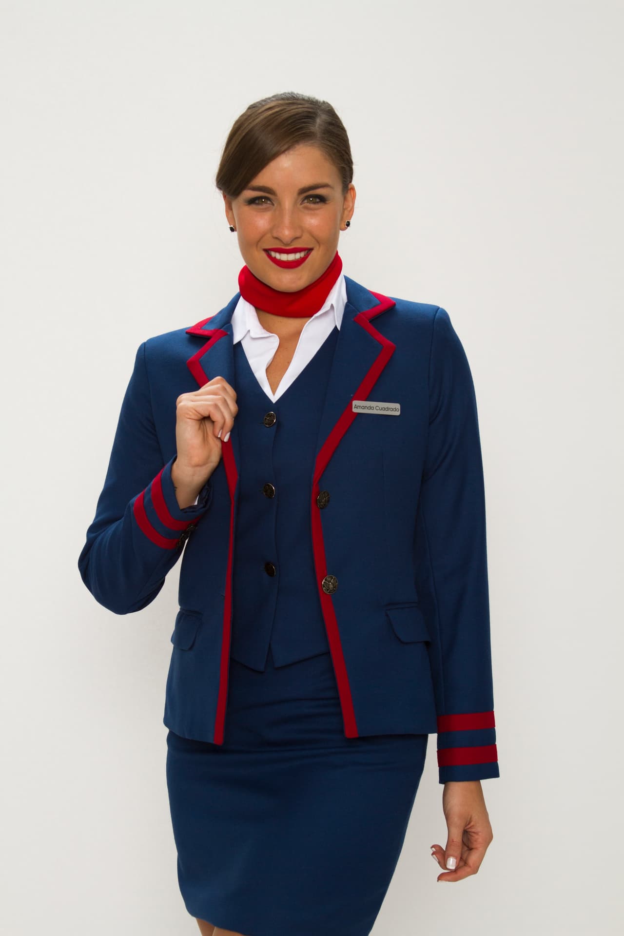 Ella es la azafata más liberal de todas, es jovial e inocente.