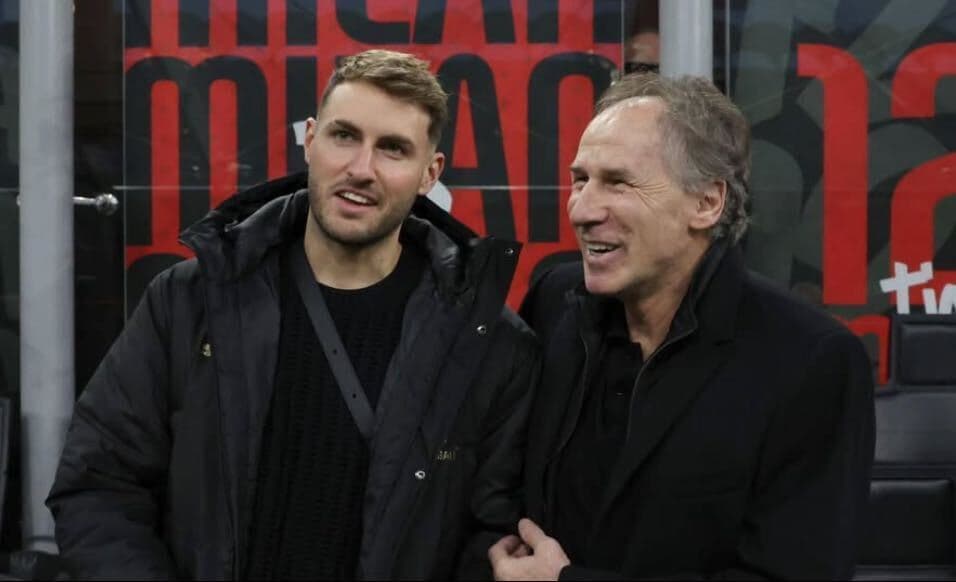 Con Santi Giménez presente, Milán iguala con Inter en Derby della Madonnina