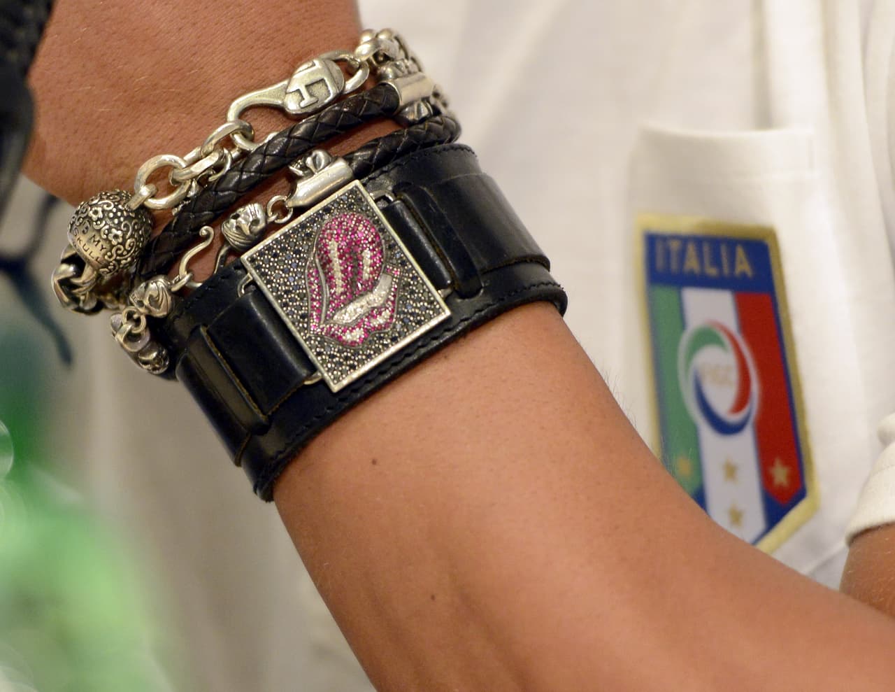 Sin embargo, Pablo Daniel Osvaldo no podía ocultar su espíritu rebelde: era rockero, fanático incorregible de los Rolling Stones.