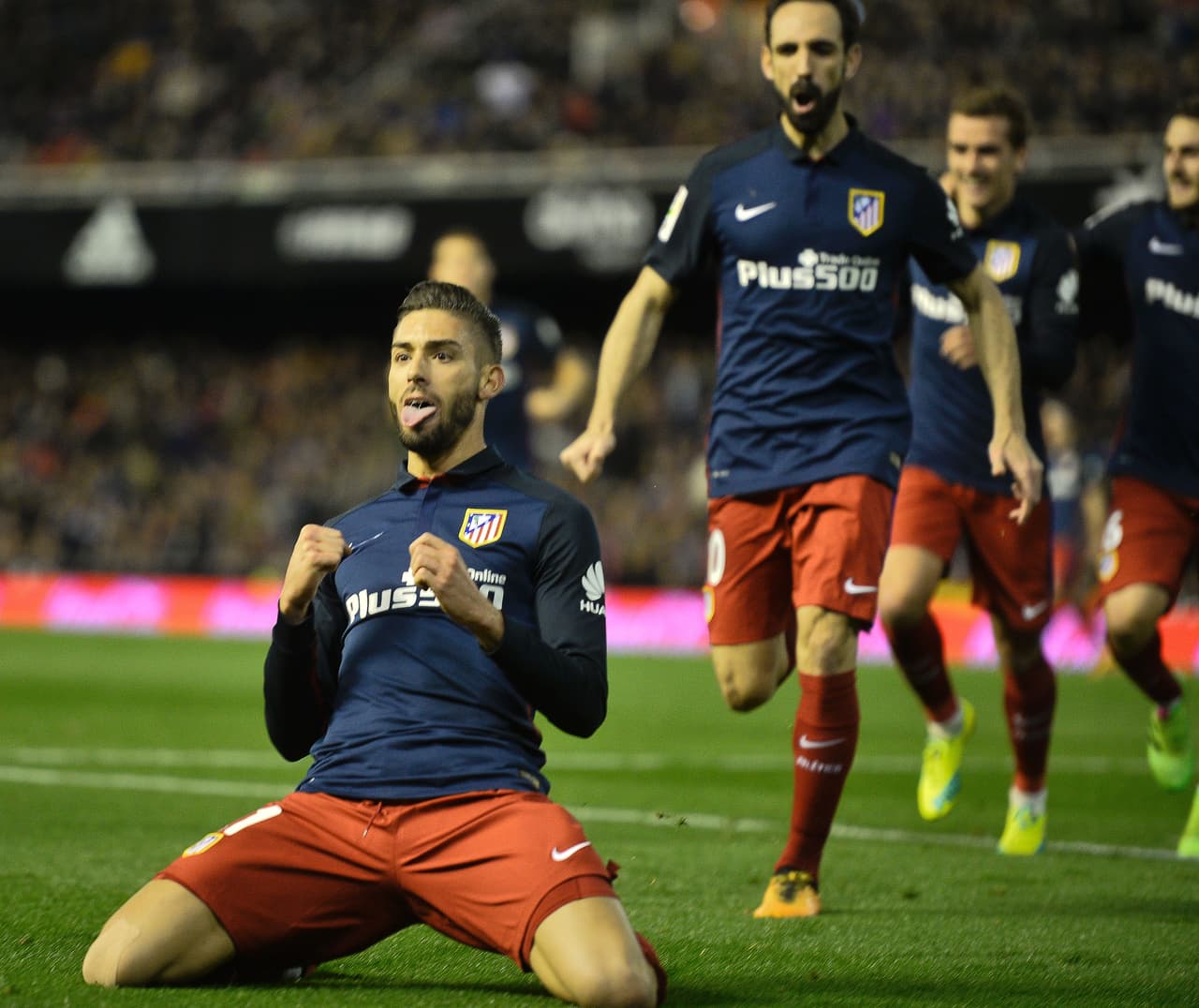 El Atlético logró pasar la difícil aduana de Valencia para mantenerse en la pelea por la Liga Española, aunque se vea casi imposible.