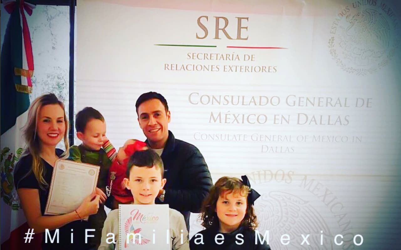 Aunque han tenido una relación con algunos altibajos,
<b><a href="http://www.univision.com/temas/michelle-vieth">Michelle</a></b>
<b>y Christian han formado una linda familia</b>, pues producto de su amor
<b>nacieron Christian Jr. y Selika</b>.