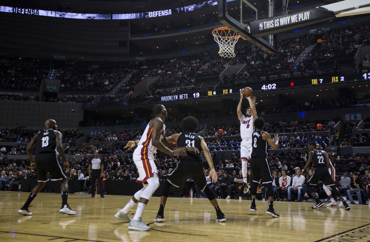 Disfruta de las imágenes del emocionante partido de temporada regular celebrado en Ciudad de México entre el Miami Heat y los Nets de Brooklyn.