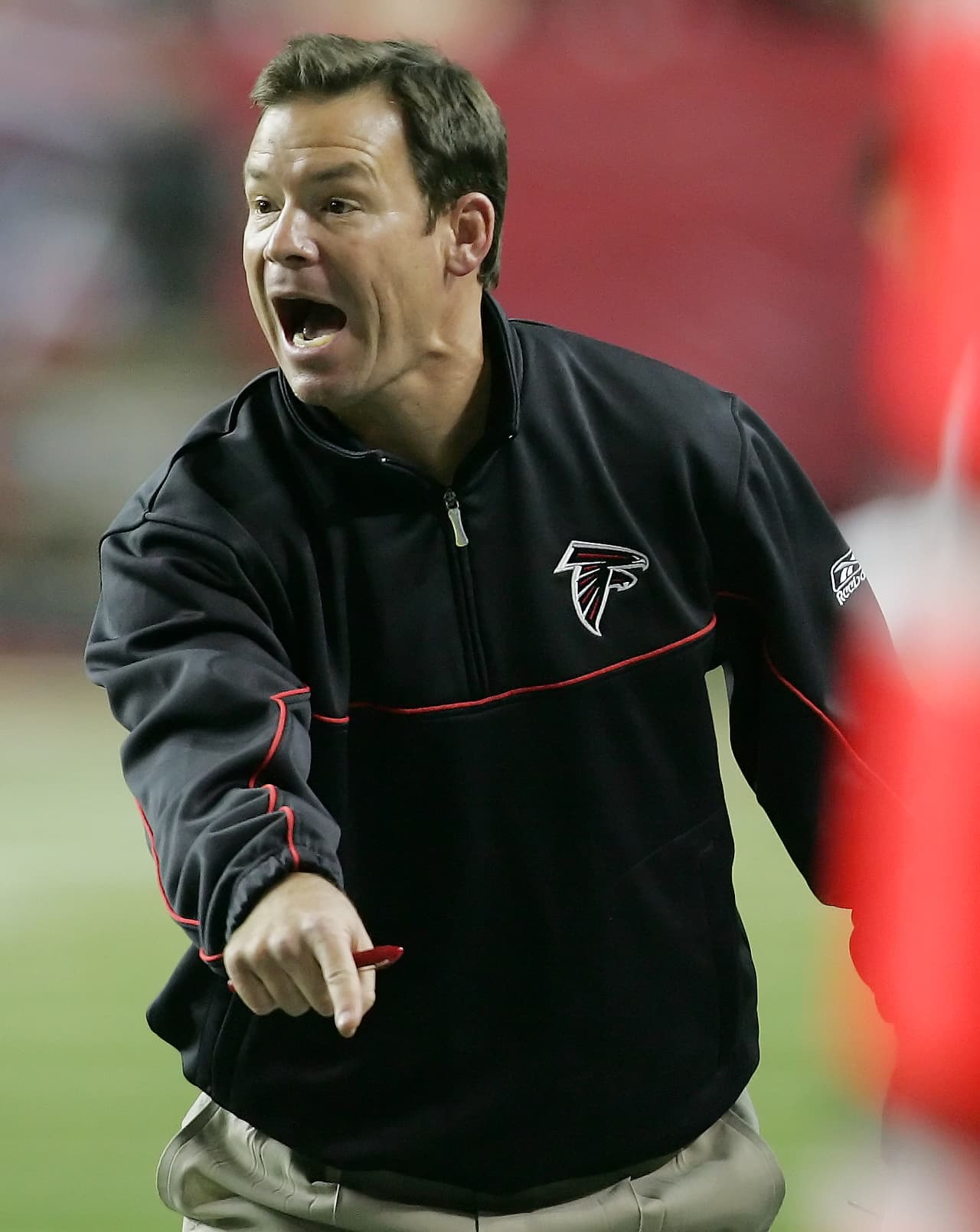 Jim Mora (2004-2006) (26 victorias, 22 derrotas).