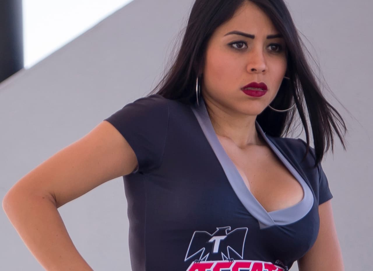 La final de la Copa MX en Guadalajara entre Chivas y Morelia se vio enmarcada por el colorido característico de este tipo de encuentros, con la belleza de porristas y fanáticas, y con la fiesta que se vive en las tribunas.