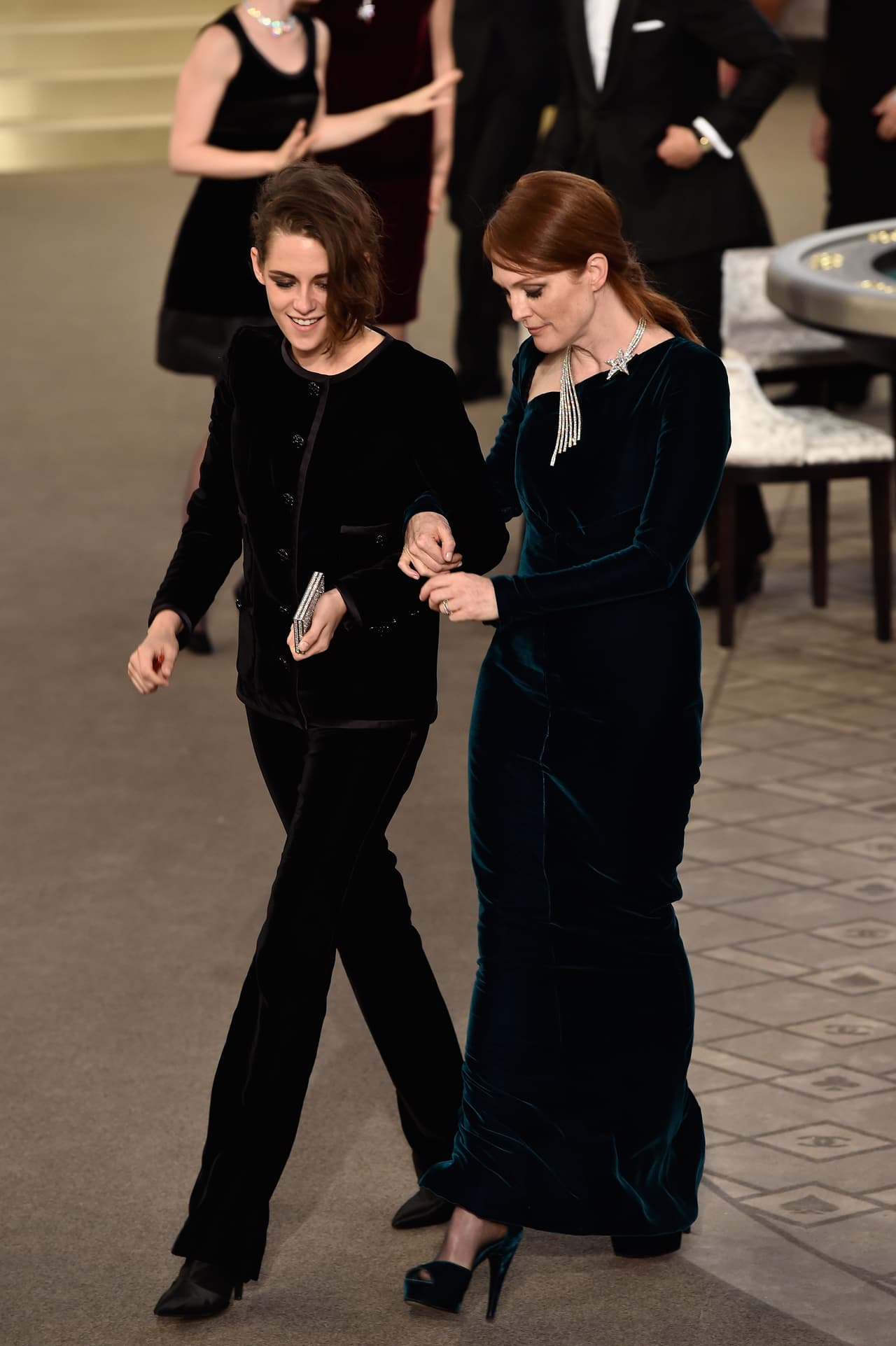 Su maquillaje y cabello los llevó con un estilo muy natural.