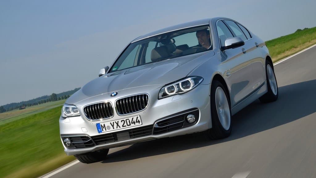 <b>9. BMW 535xi 4WD</b>: La versión con el sistema de tracción integral del sedán ejecutivo mediano de lujo de BMW presentó un índice de
<b>0 conductores muertos</b> por cada millón de vehículos registrados. El BMW Serie 5 fue sustituido por un modelo totalmente nuevo para 2017.
