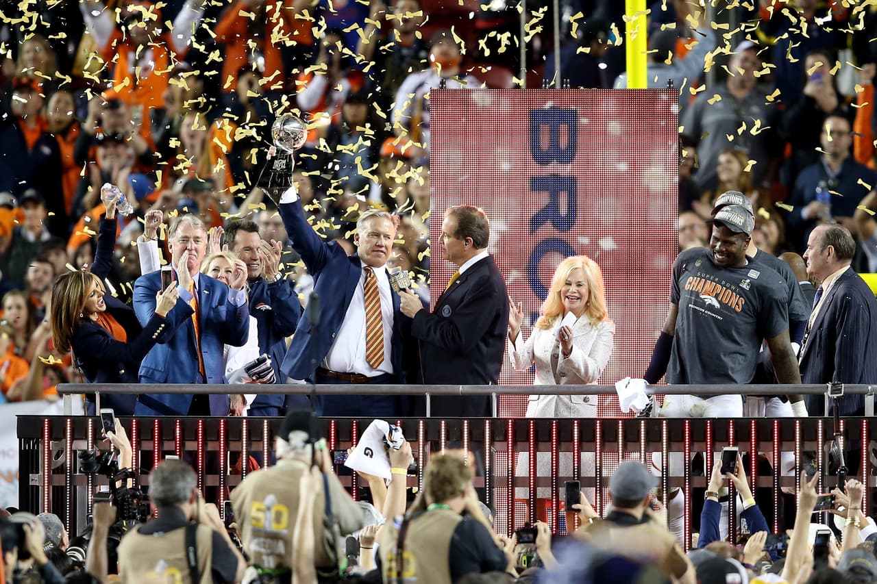 Así celebraron los Denver Broncos su triunfo en el Super Bowl 50 ante los Carolina Panthers 24-10.