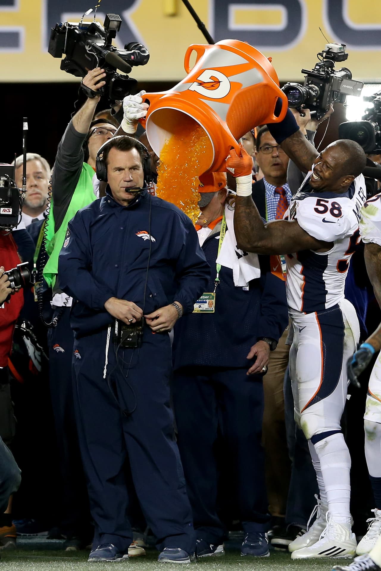Así celebraron los Denver Broncos su triunfo en el Super Bowl 50 ante los Carolina Panthers 24-10.