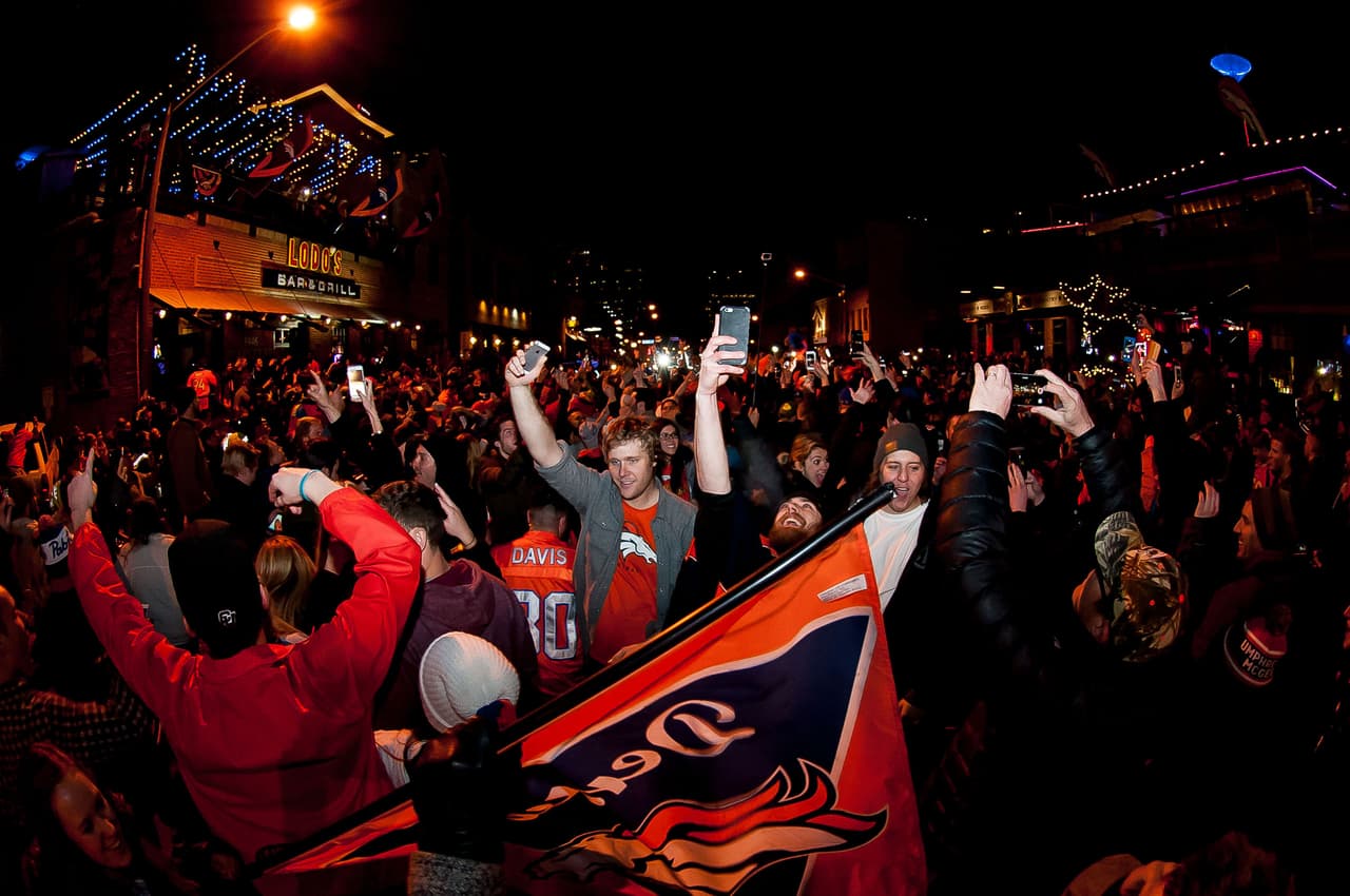 Así celebraron los Denver Broncos su triunfo en el Super Bowl 50 ante los Carolina Panthers 24-10.