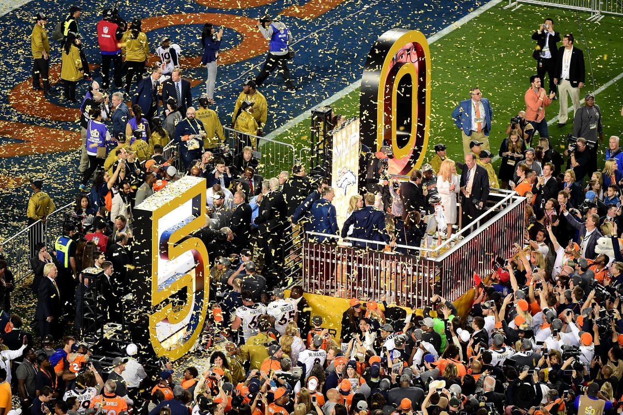 Así celebraron los Denver Broncos su triunfo en el Super Bowl 50 ante los Carolina Panthers 24-10.