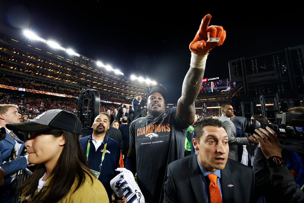 Así celebraron los Denver Broncos su triunfo en el Super Bowl 50 ante los Carolina Panthers 24-10.
