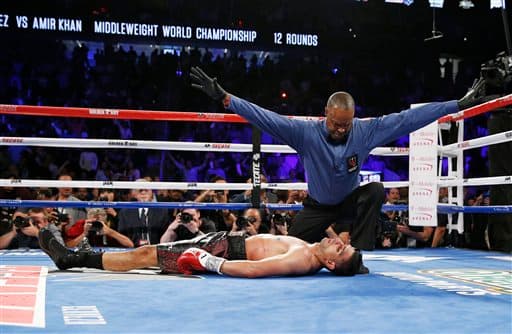 Saúl 'Canelo' Álvarez aplicó cloroformo puro a Amir Khan y defendió con éxito el cinturón medio del Consejo Mundial de Boxeo. El mexicano noqueó al británico en seis rounds en la T-Mobile de Las Vegas.