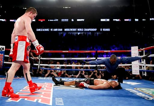 Saúl 'Canelo' Álvarez aplicó cloroformo puro a Amir Khan y defendió con éxito el cinturón medio del Consejo Mundial de Boxeo. El mexicano noqueó al británico en seis rounds en la T-Mobile de Las Vegas.