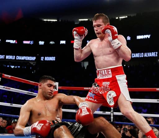 Saúl 'Canelo' Álvarez aplicó cloroformo puro a Amir Khan y defendió con éxito el cinturón medio del Consejo Mundial de Boxeo. El mexicano noqueó al británico en seis rounds en la T-Mobile de Las Vegas.