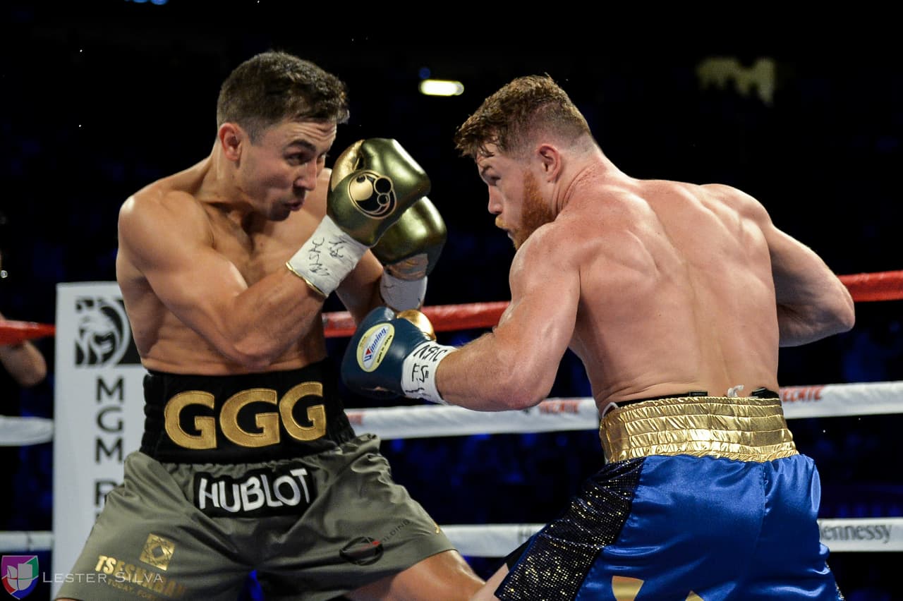 El Canelo deja su récord como profesional en 49 victorias, 1 empate y 1 derrota con 34 KO's.