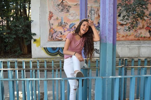 También dijo que está muy agradecida con Ana Bárbara, a quien considera como su madre.