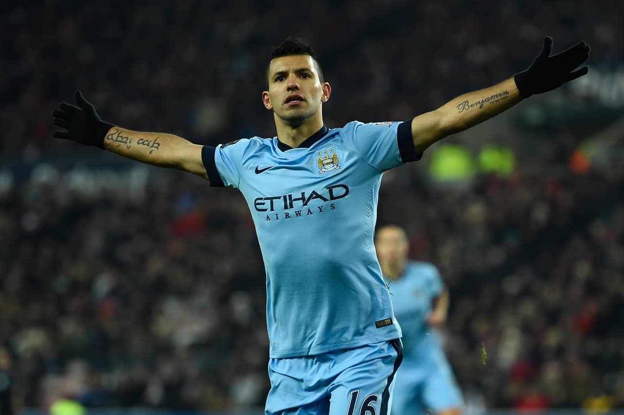 Sergio Agüero, el delantero del Manchester City se ha ganado el corazón de los aficionados celestes con buenas actuaciones, goles y garra. El ‘Kun’ les ha ayudado al City a ganar la liga inglesa además de ganar títulos de goleo con ellos.
