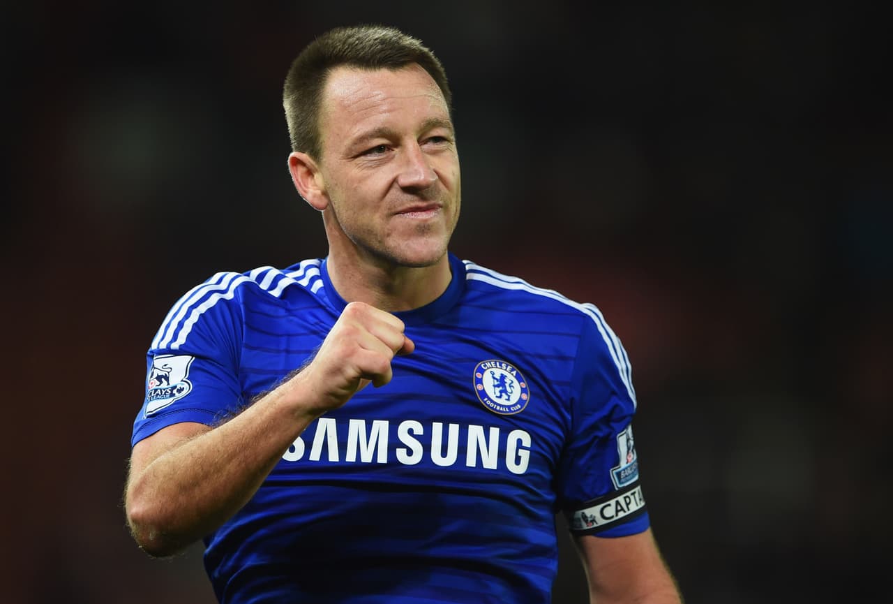John Terry, el defensor del Chelsea se ha convertido en referente del club azul en los últimos 10 años en los cuales ha levantado títulos de Liga, Copas y una Champions League para ser uno de los favoritos de la afición.