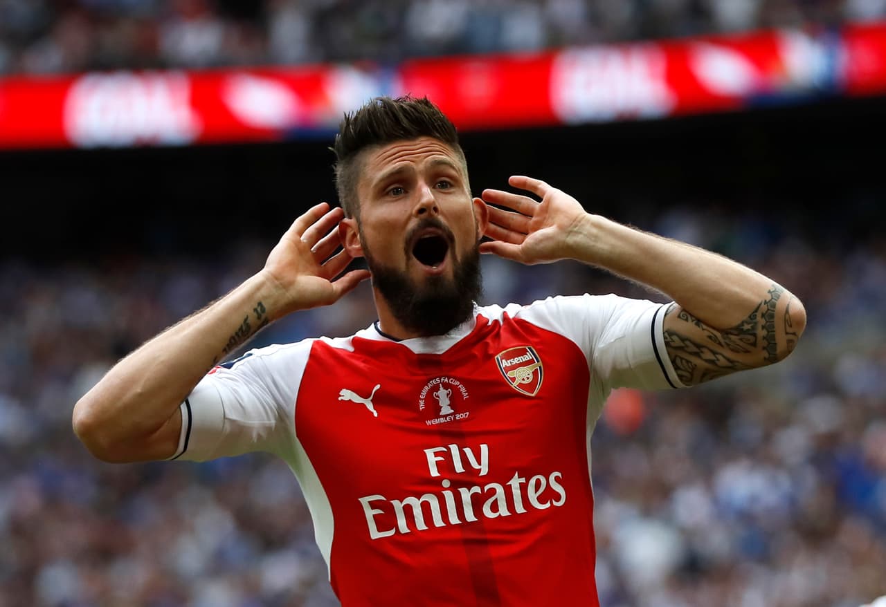 Los grandes de Francia quieren armarse bien para pelearle a PSG y Mónaco, por eso el Lyon tendría a Olivier Giroud entre sus candidatos para el ataque.