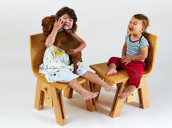 Juego de sillas para niños