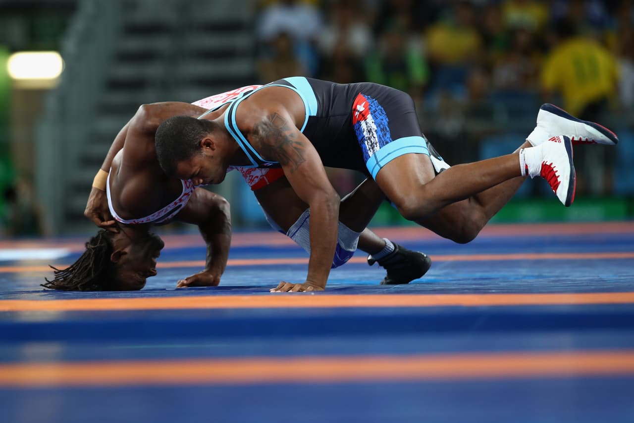 El abanderado boricua iba en busca de medalla de bronce tras caer contra el turco Selim Yasar. Se enfrentó al cubano Reineris Salas, pero no logró derrotarlo. Necesitaba ganar dos combates para quedar con el bronce.