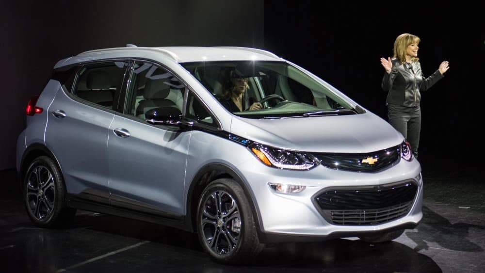 Mary Barra CEO de GM, presenta el Chevrolet Bolt EV 2017 en CES 2016