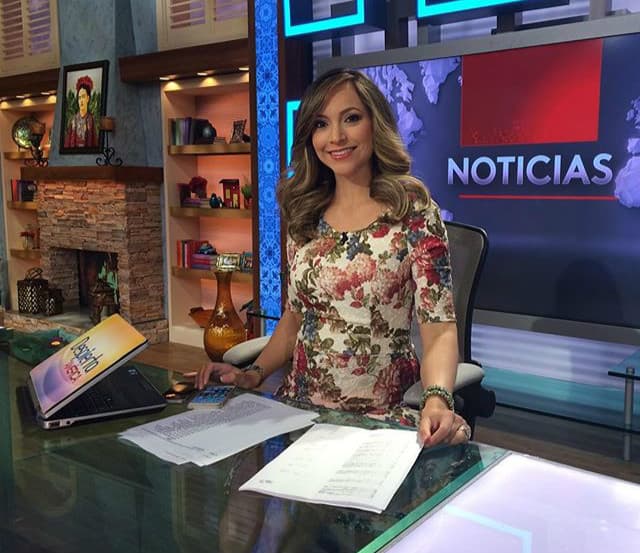 ¡La bebé crece y crece! pero ese no es impedimento para que mami cumpla con su trabajo, (2 de febrero, 2016)