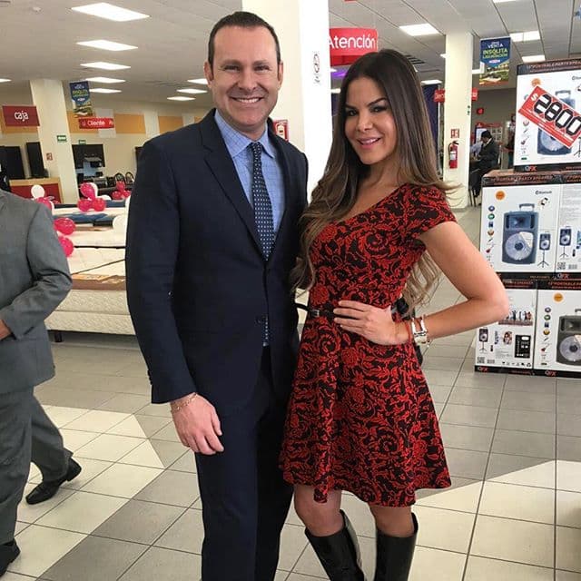 ¡Muy trabajador! Alan Tacher en una grabación con una gran amiga. (1ro de febrero, 2016)