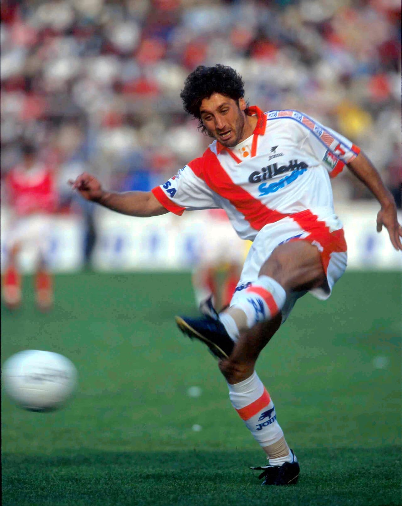 En 1997, durante el Puebla contra Celaya, el delantero español de 'La Franja' dio un golpe al silbante Gonzalo González. Aunque se defendió diciendo que ni lo había tocado, la Comisión Disciplinaria le castigó seis juegos.