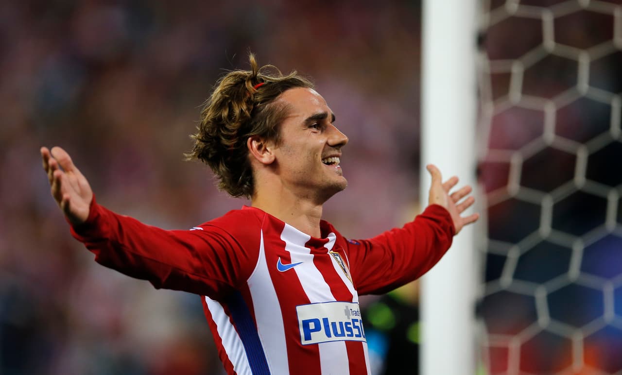 Antoine Griezmann dice que se quiere quedar en el Atlético de Madrid, pero los rumores cada vez son más fuertes sobre su salida. Además del Real Madrid y el PSG, esta semana el Manchester United toma fuerza como su próximo equipo.