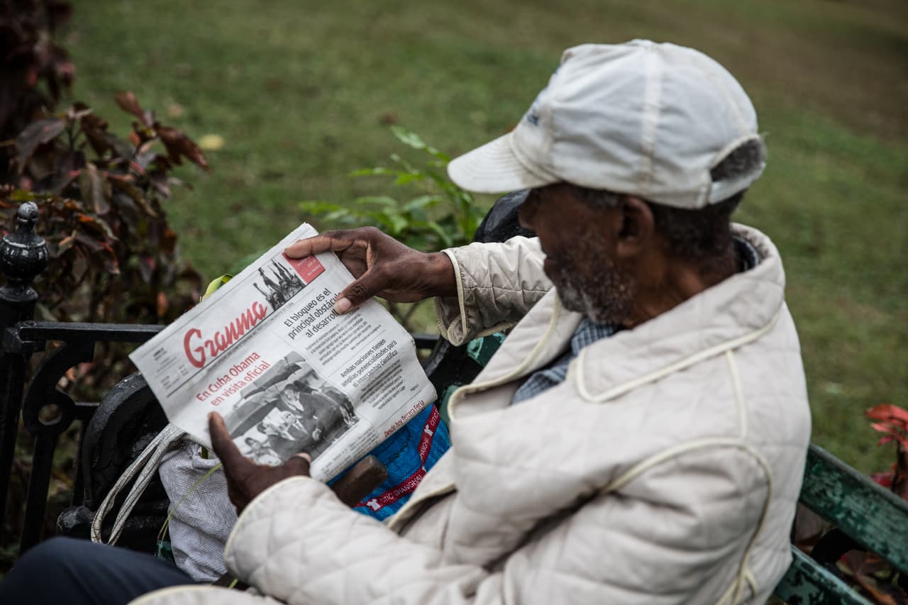 En Cuba, los medios independientes no tienen reconocimiento legal, lo que deja la prensa en poder de los oficialistas como el diario Granma.