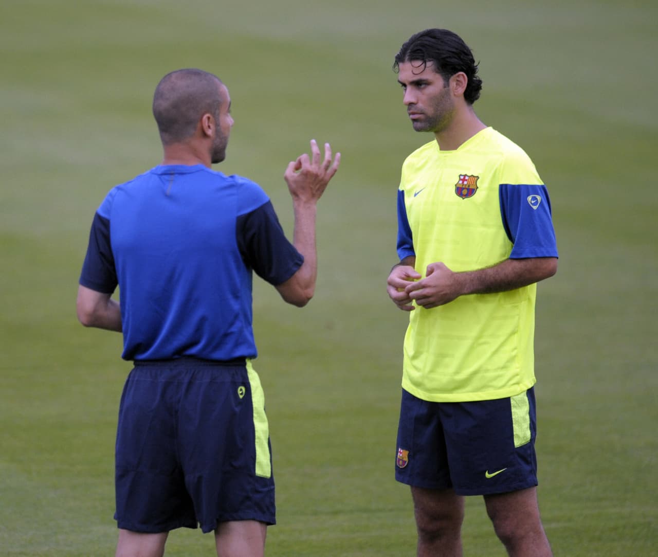 Tras la salida del holandés Frank Rijkaard del club culé, llegaría Pep Guardiola. Él y Márquez entraron en sintonía inmediatamente y el juego del mexicano es fiel reflejo de la "escuela guardiolista" y del "tiki-taka".