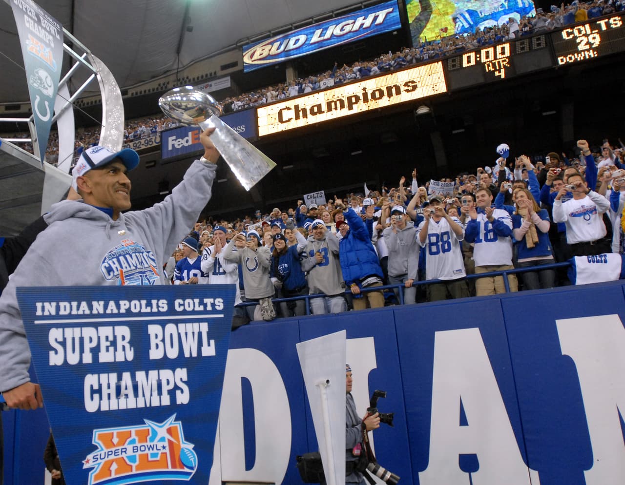 Tony Dungy (2002-2008) (85 victorias, 27 derrotas).