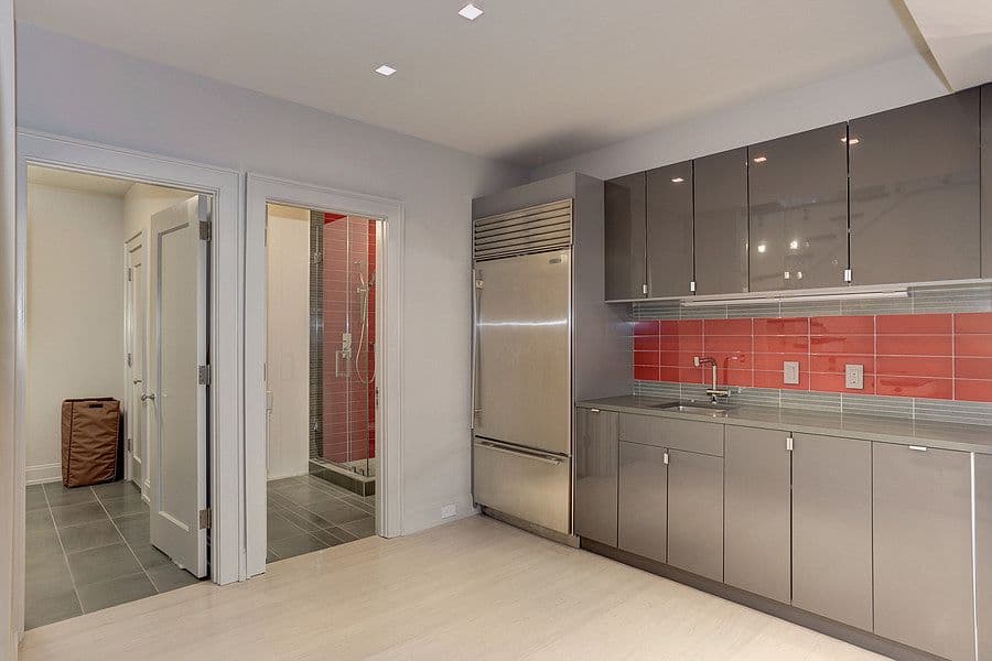 Algunos toques de color en el office. Seguramente veamos el interior de esta casa en las redes sociales de Ivanka,
<a href="http://www.univision.com/estilo-de-vida/trending/asi-es-la-vida-intima-y-familiar-de-ivanka-trump-segun-ella">donde documenta su vida cotidiana</a>.