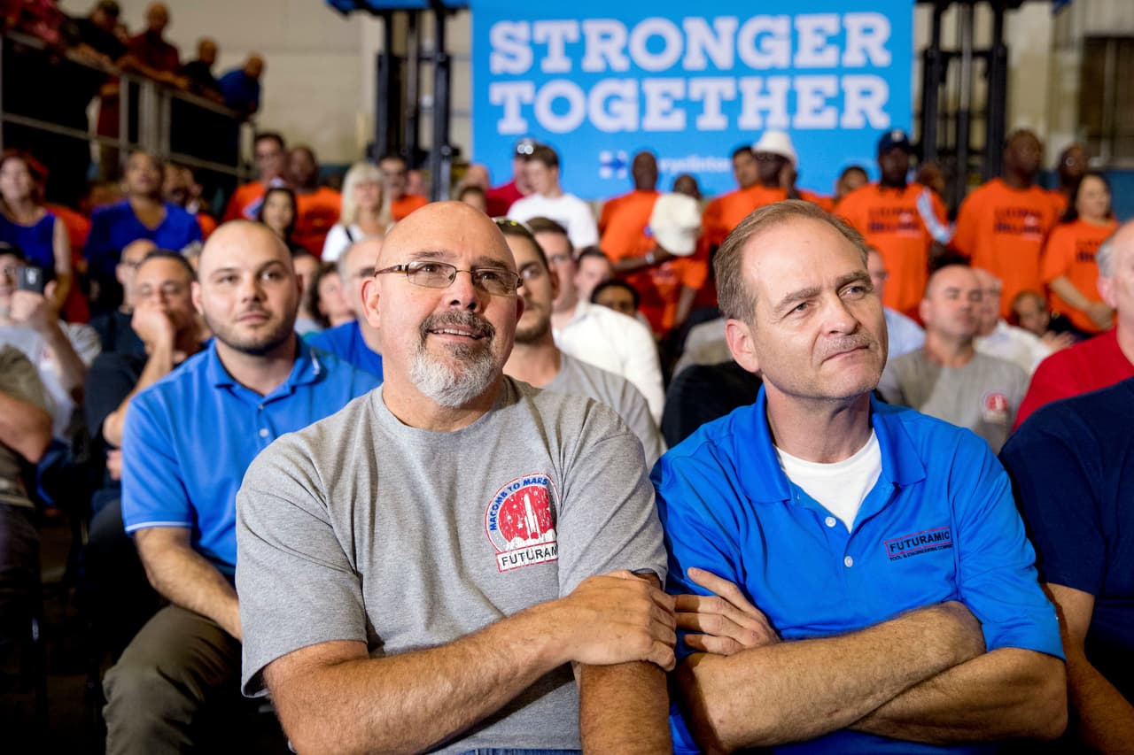 Asistentes al discurso de Clinton en Warren, Michigan, un suburbio de Detroit.