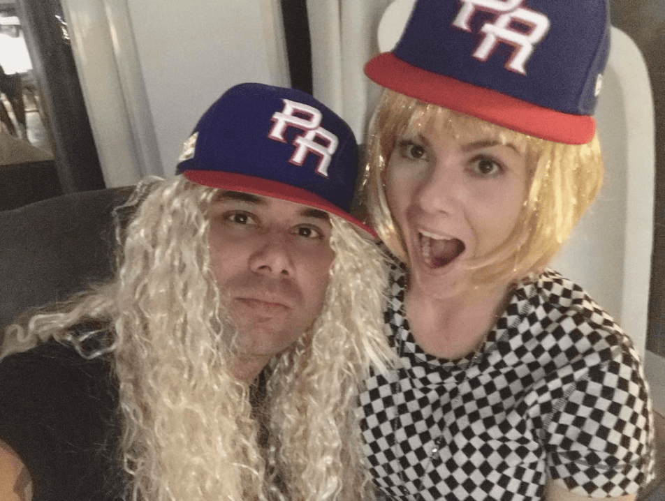 Wisin recibió el auxilio de su esposa Yomaira para publicar esta imagen de respaldo total a la novena boricua.