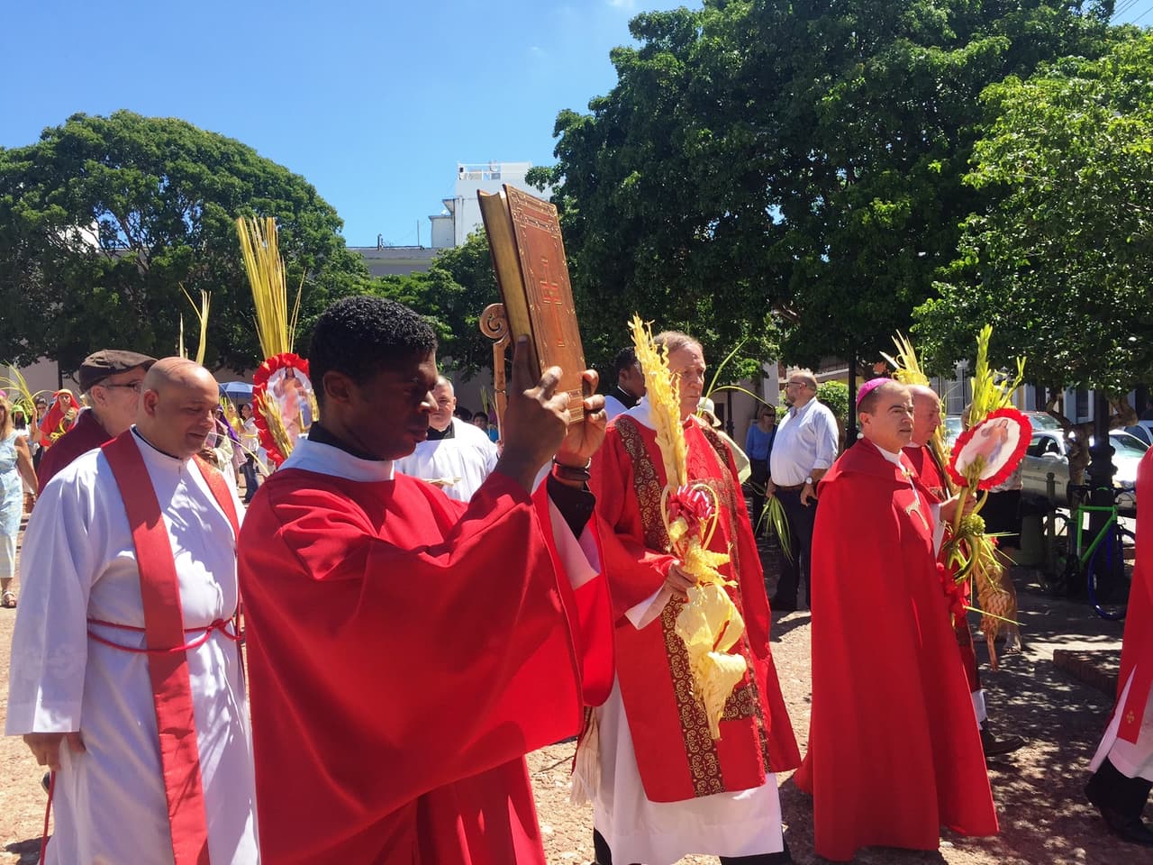 Roberto González Nieves, exhortó a practicar la misericordia, humildad y alegría, con motivo de la celebración del Domingo de Ramos, que marca el inicio de la Semana Santa.