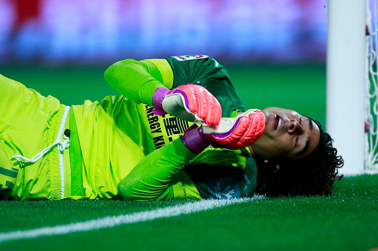 El caso de Guillermo Ochoa no solo preocupa para el jugador sino para el 'Tri'. El arquero fue figura con Granada, pero este equipo se fue a la segunda división de España.