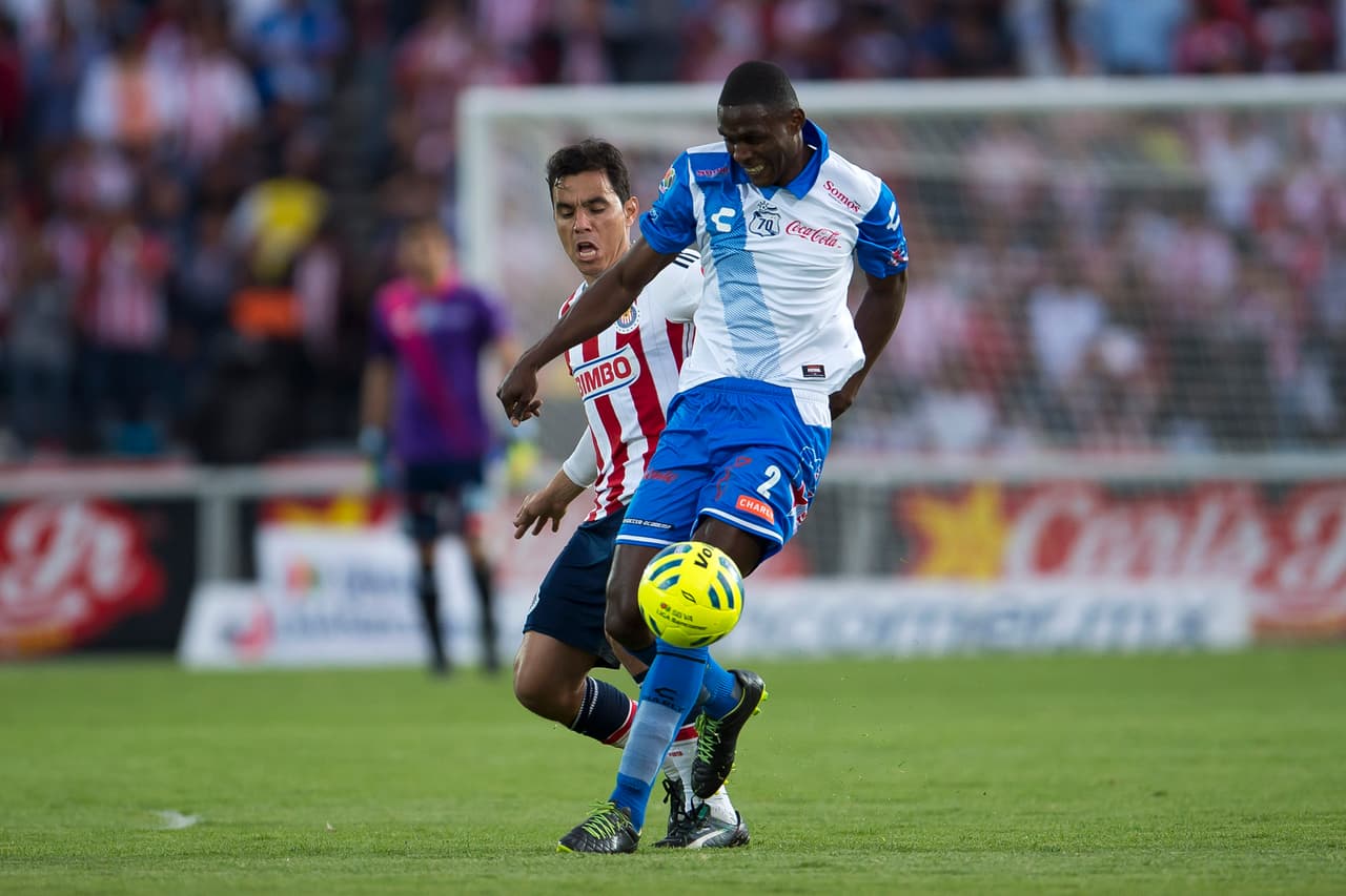 Otro que fue castigado seis partidos. El defensa colombiano del Puebla, Efraín Cortés, lanzó un escupitajo a Darío 'Pipa' Benedetto, de Xolos, en el primer juego para ambos equipos en el Apertura 2014.
