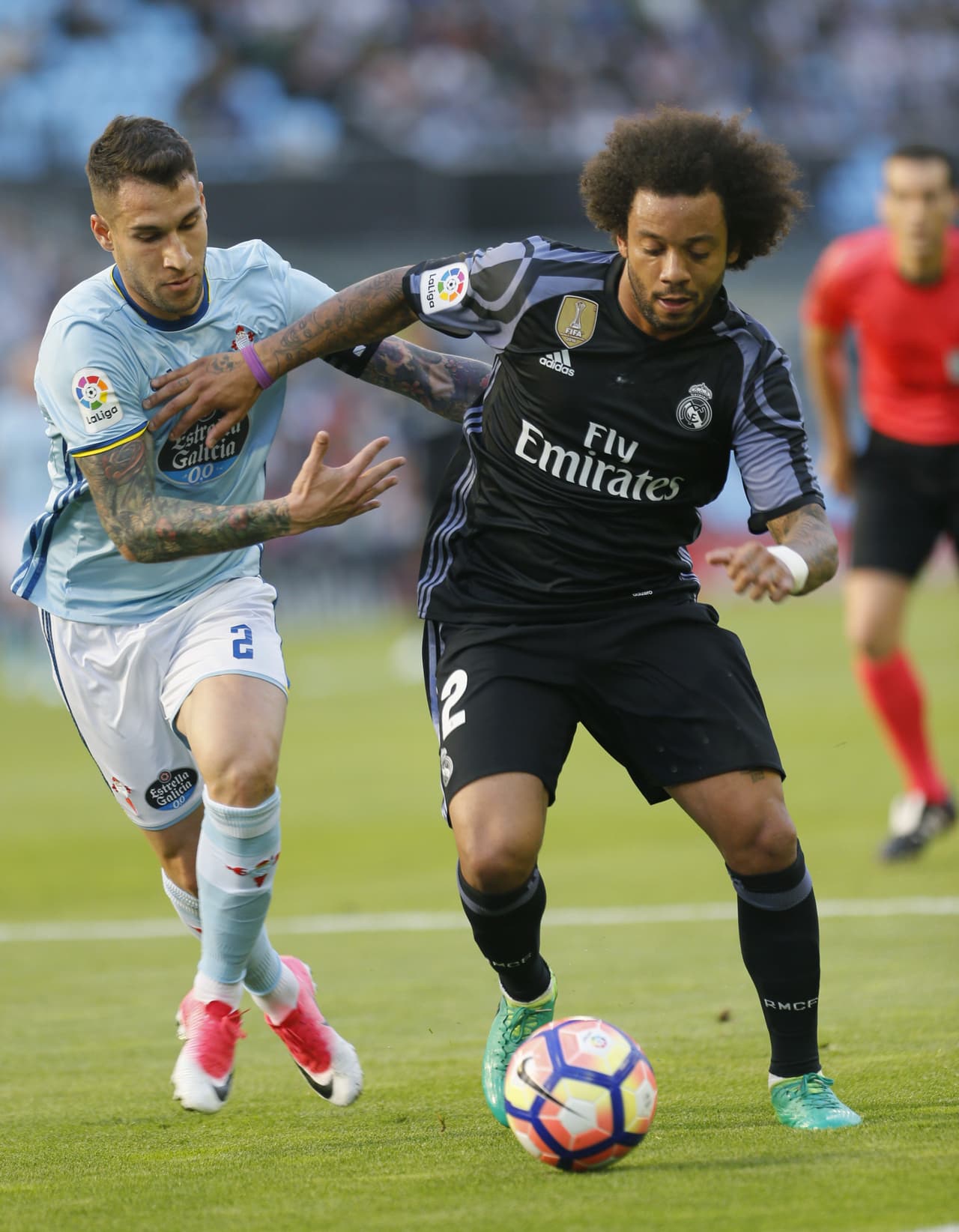 Los visitantes buscaron sorprender con el ataque por las bandas, su principal fórmula para hacerle daño al rival.