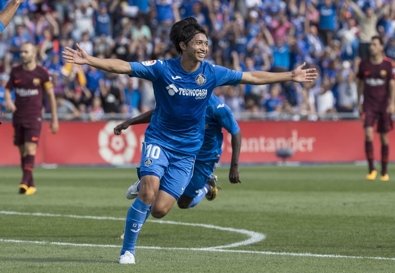 En el borde del área, el ex Kashima Antlers sacó un zurdazo violento que se metió en el ángulo del arco de ter Stegen.