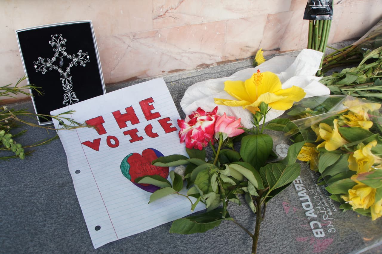 En el tributo a la fallecida sus fans recuerdan la participación de la artista en el programa The Voice