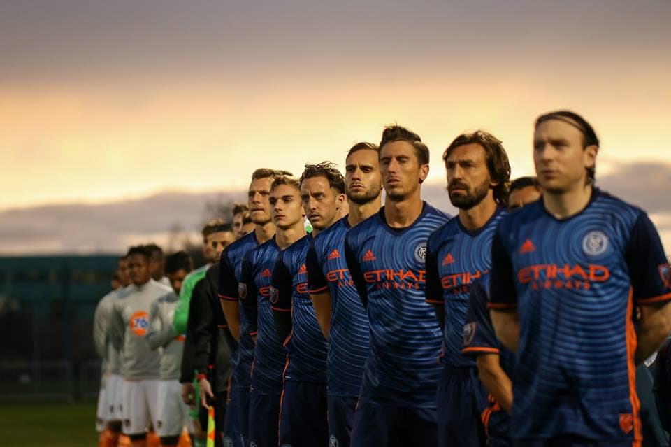 La camiseta 'psicodélica' de NYCFC fue empleada varias veces durante la pretemporada. (Facebook | New York City FC)